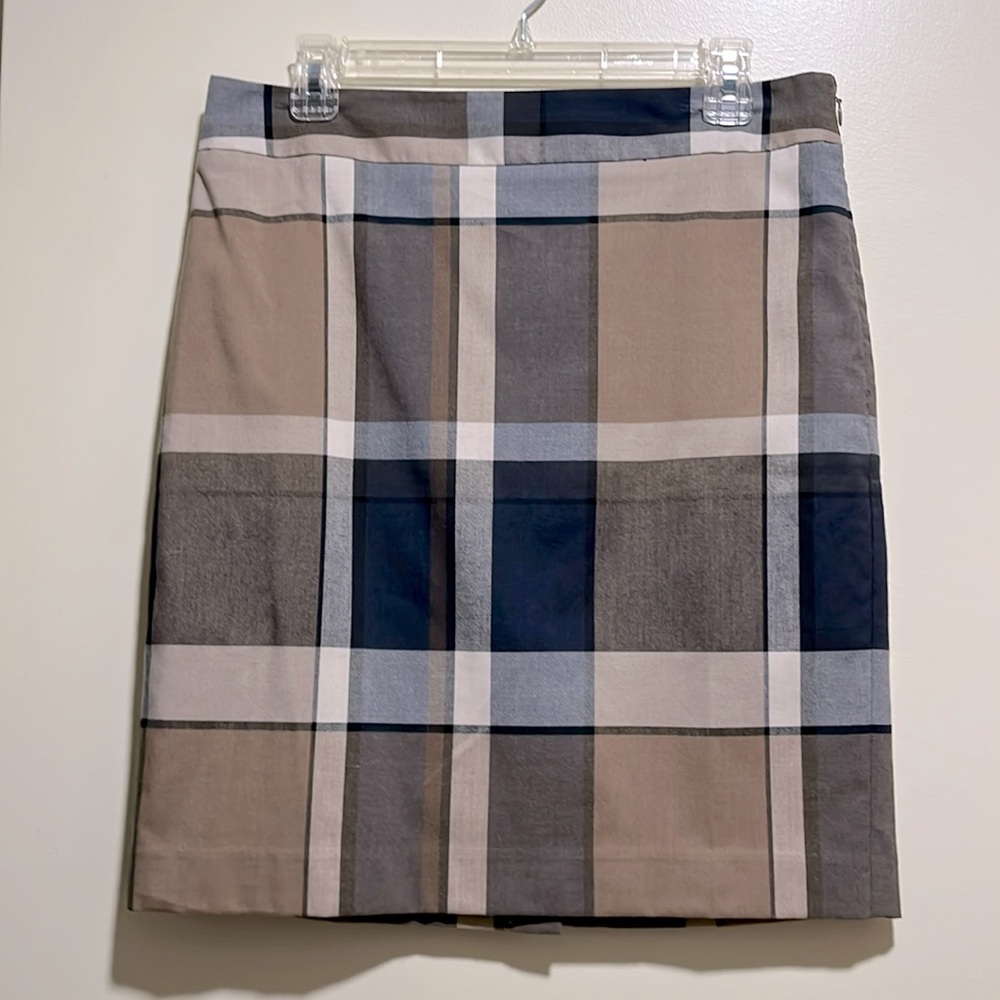 Anne Taylor Loft size 8 skirt. Pre-owned, good condition